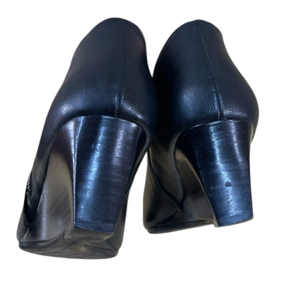 ADRIENNE VITTADINI Black Woman’s Wedge Heel Ankle Boots Size 8